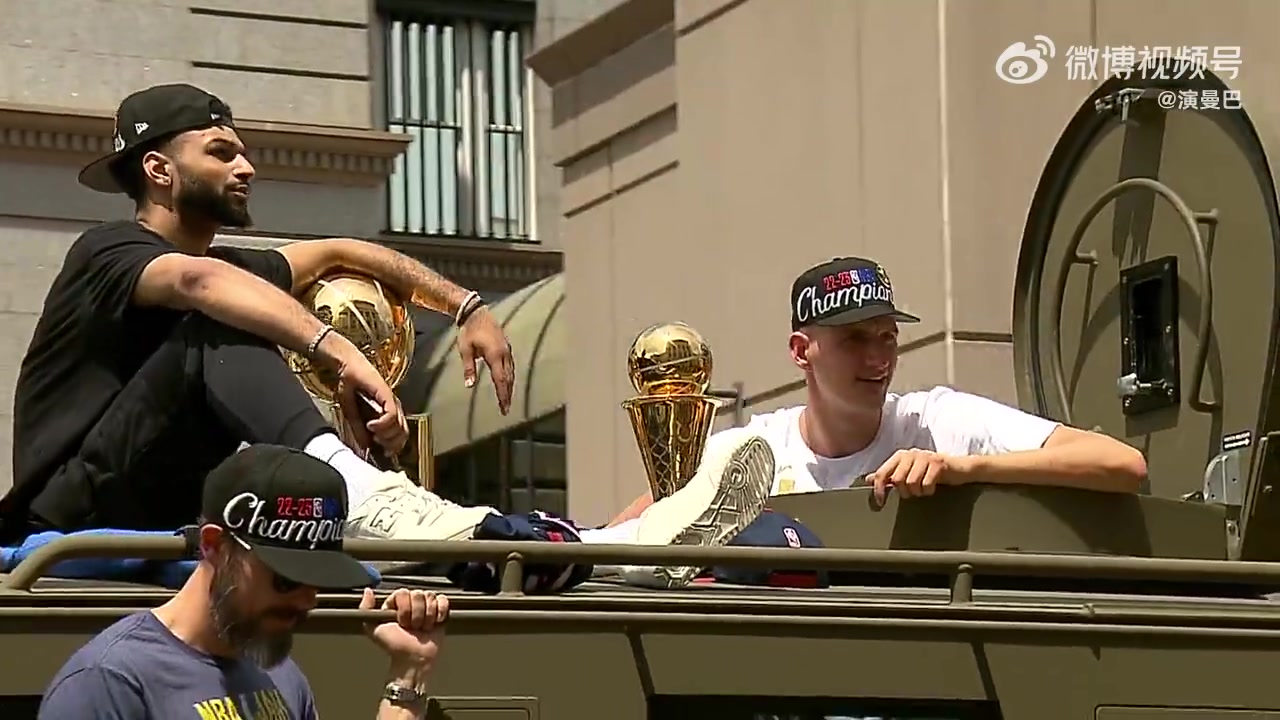 两座金杯闪闪发光穆雷